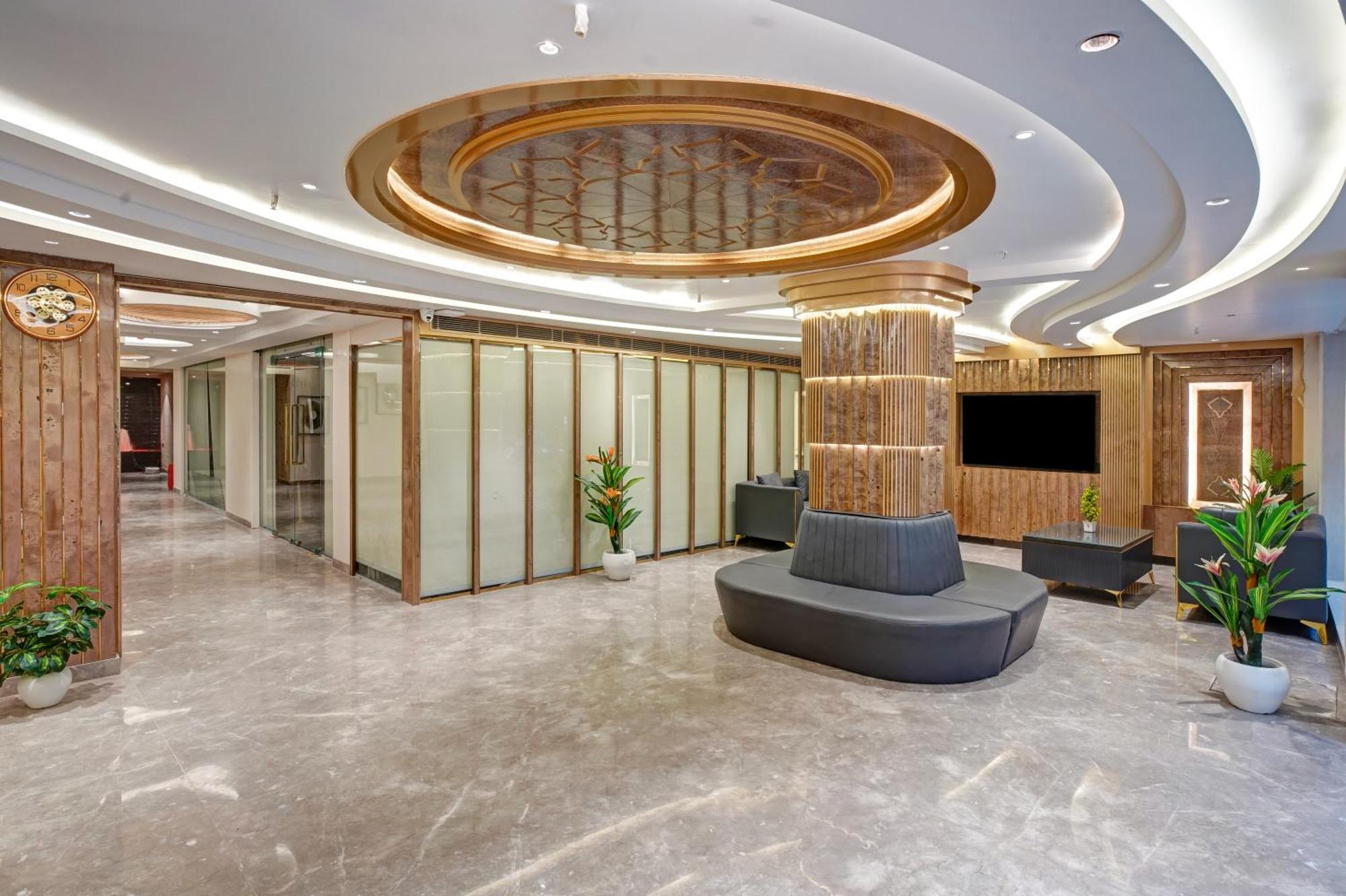 Newly Built Gold The Royal With Rooftop Restaurant - 2Mins Walk From New Delhi Rail Station & 5Mins From Connaught Place Exterior foto