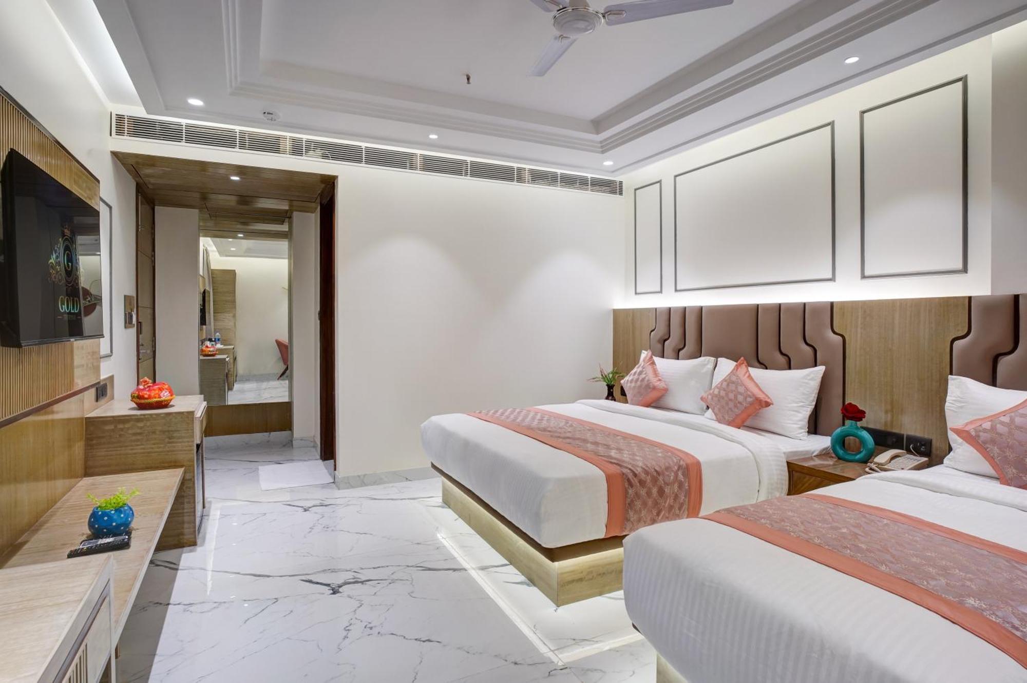 Newly Built Gold The Royal With Rooftop Restaurant - 2Mins Walk From New Delhi Rail Station & 5Mins From Connaught Place Exterior foto