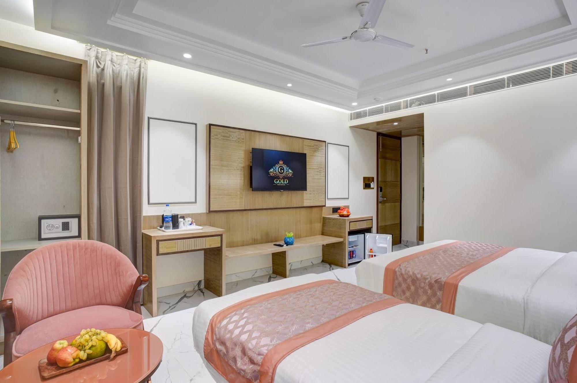 Newly Built Gold The Royal With Rooftop Restaurant - 2Mins Walk From New Delhi Rail Station & 5Mins From Connaught Place Exterior foto