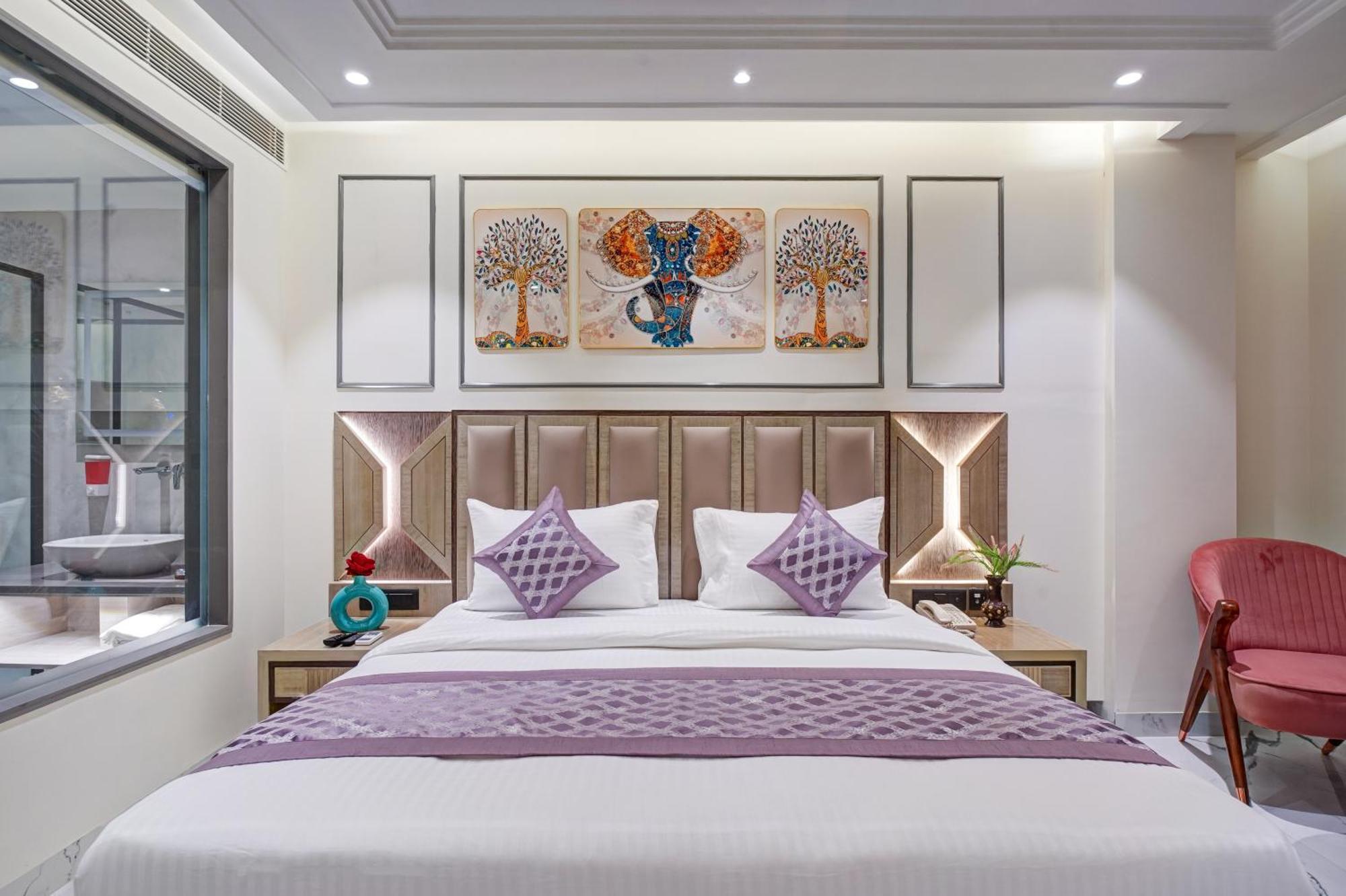Newly Built Gold The Royal With Rooftop Restaurant - 2Mins Walk From New Delhi Rail Station & 5Mins From Connaught Place Exterior foto