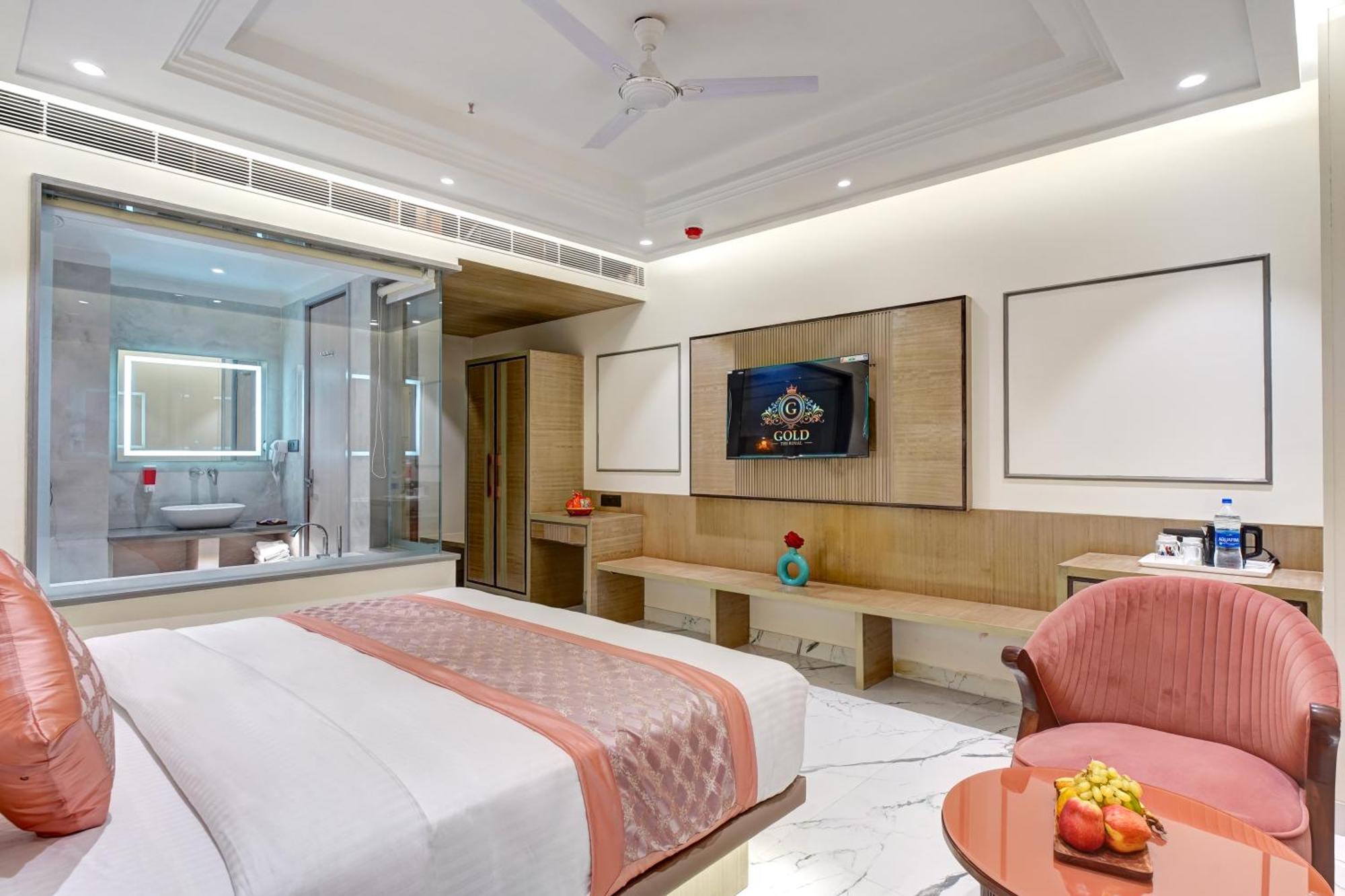 Newly Built Gold The Royal With Rooftop Restaurant - 2Mins Walk From New Delhi Rail Station & 5Mins From Connaught Place Exterior foto