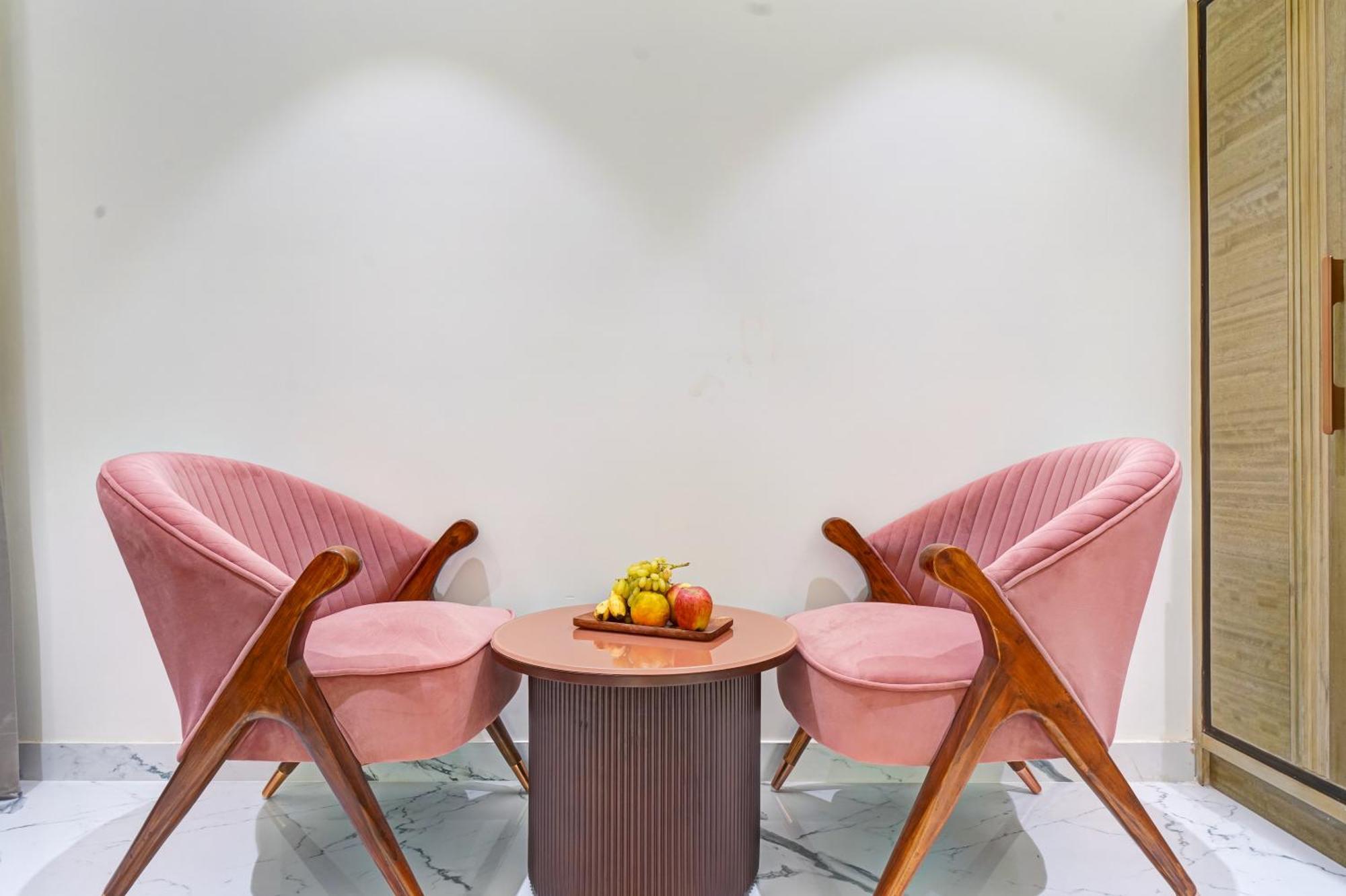 Newly Built Gold The Royal With Rooftop Restaurant - 2Mins Walk From New Delhi Rail Station & 5Mins From Connaught Place Exterior foto