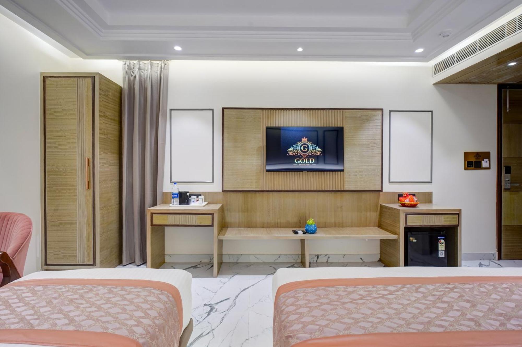 Newly Built Gold The Royal With Rooftop Restaurant - 2Mins Walk From New Delhi Rail Station & 5Mins From Connaught Place Exterior foto