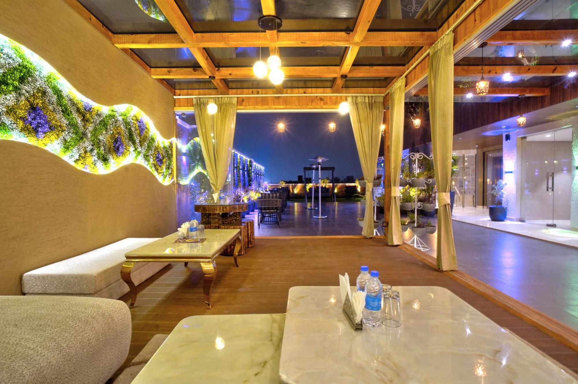 Newly Built Gold The Royal With Rooftop Restaurant - 2Mins Walk From New Delhi Rail Station & 5Mins From Connaught Place Exterior foto