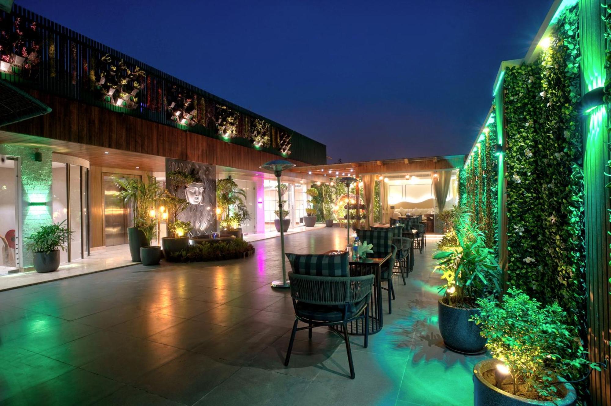 Newly Built Gold The Royal With Rooftop Restaurant - 2Mins Walk From New Delhi Rail Station & 5Mins From Connaught Place Exterior foto