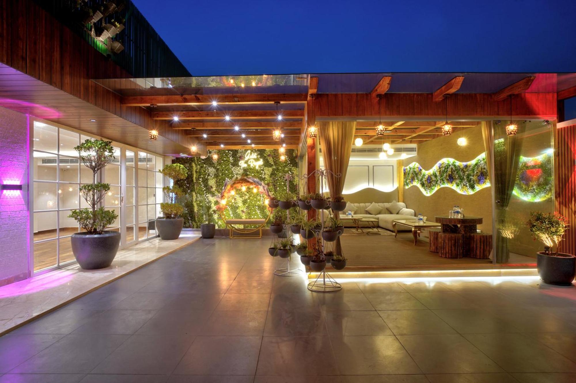 Newly Built Gold The Royal With Rooftop Restaurant - 2Mins Walk From New Delhi Rail Station & 5Mins From Connaught Place Exterior foto