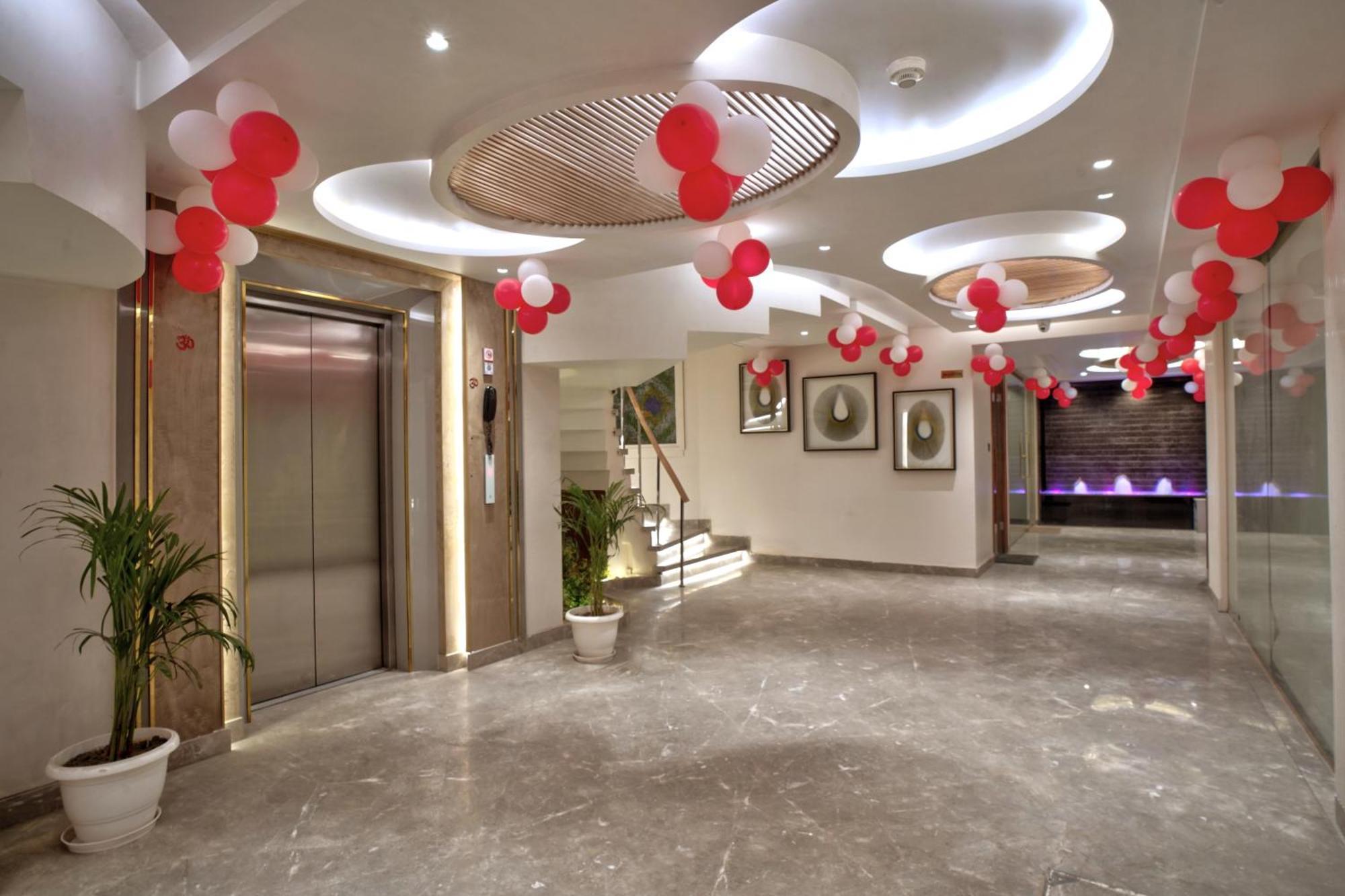 Newly Built Gold The Royal With Rooftop Restaurant - 2Mins Walk From New Delhi Rail Station & 5Mins From Connaught Place Exterior foto